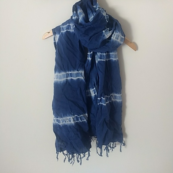 American Eagle Outfitters Accessories - EUC American Eagle Navy Tie Dye Fringe Scarf